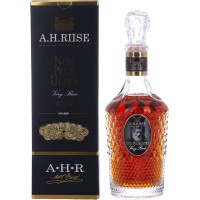 Rum  A.H.  Riise  Non  Plus  Ultra  Very  Rare  Confezione Regalo 70cl